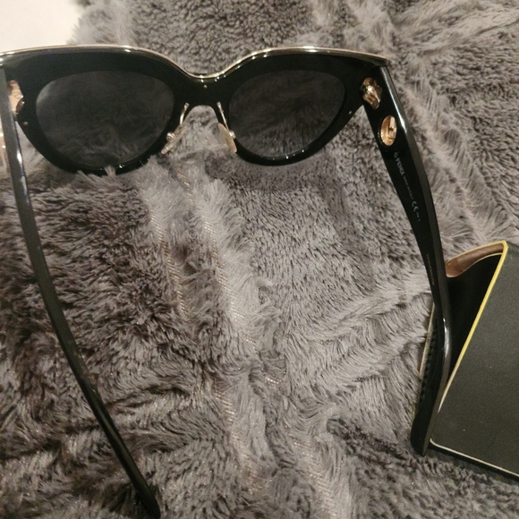 Authentic Fendi sunglasses - Picture 3 of 7